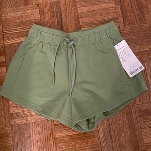 Lululemon Inner Glow HR Short NWT Size 6